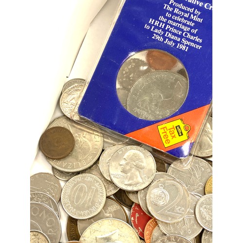 556 - Selection of assorted currency coins, includes Royal Wedding commemorative crown etc