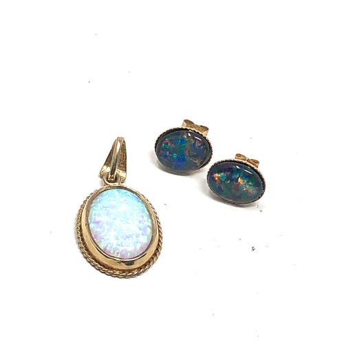 274 - 9ct gold opal earrings and pendant (3.7g)