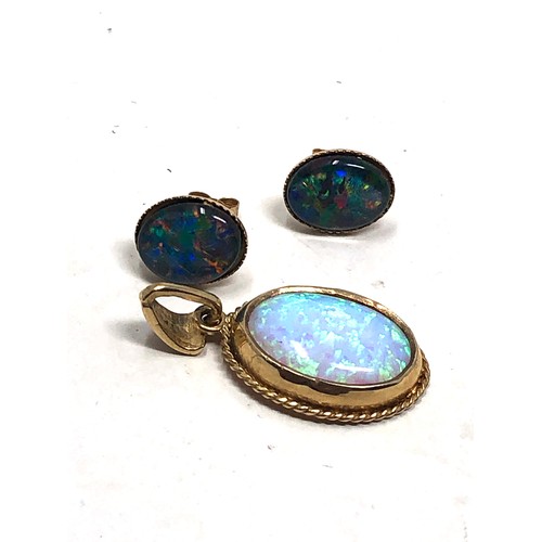 274 - 9ct gold opal earrings and pendant (3.7g)