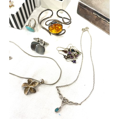 494 - Selection of silver and costume jewellery includes Pandora, Thomas Sabo, silver and amber etc