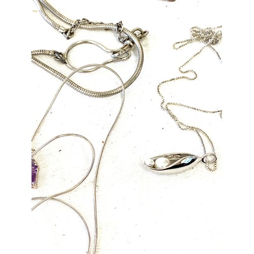 542 - Selection of silver and costume jewellery to include rings, necklaces etc