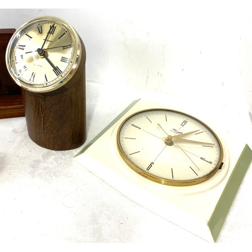 80 - 3 Vintage style mantel clocks, wooden calendar / clock