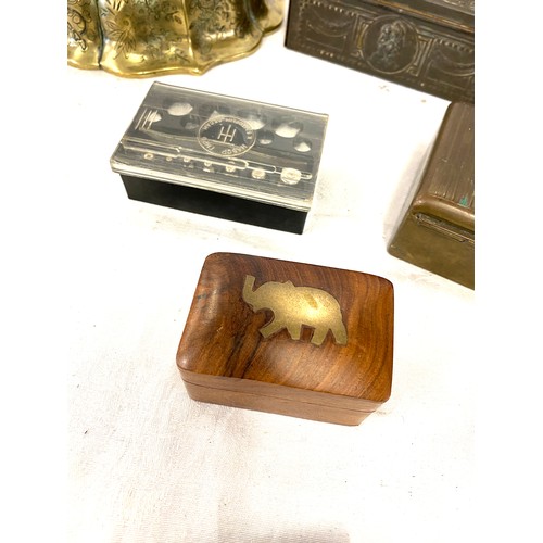 229 - Selection of miscellaneous to include tobacco tin, brass jelly mould etc