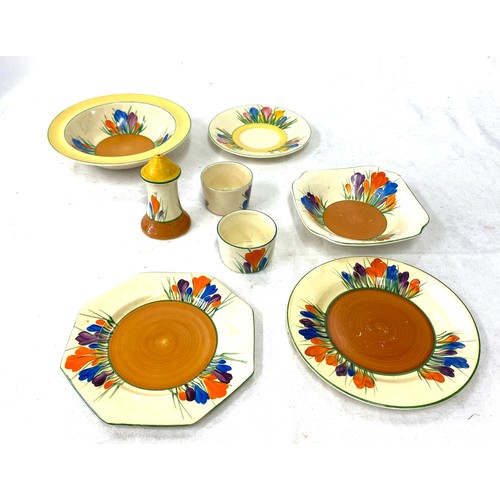 578 - 8 assorted pieces of Clarice Cliff Crocus pattern pottery