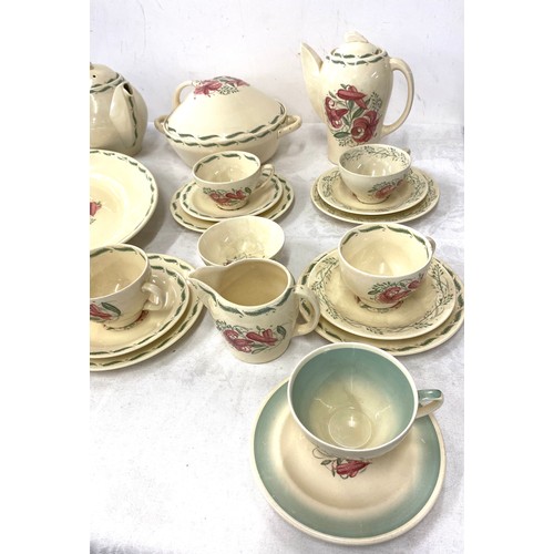 464 - Susie Cooper tea set and part dinner service to include Tureen etc