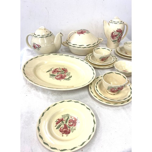 464 - Susie Cooper tea set and part dinner service to include Tureen etc