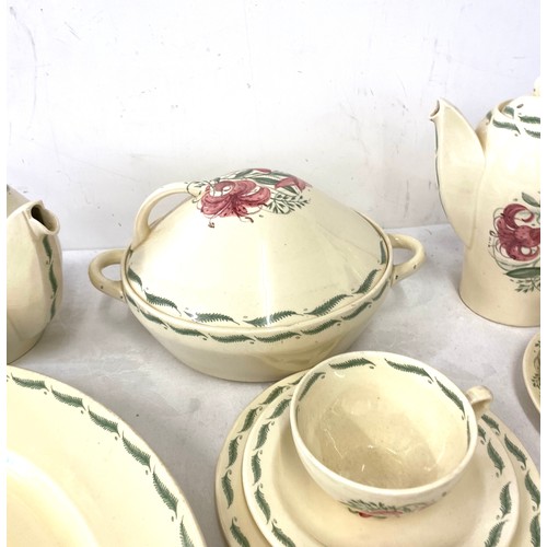 464 - Susie Cooper tea set and part dinner service to include Tureen etc