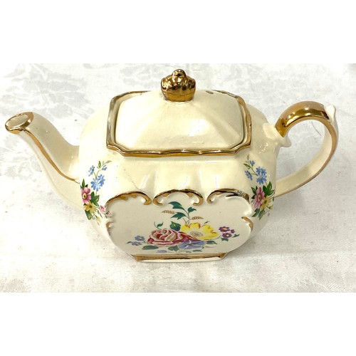 599 - Sadler cube teapot