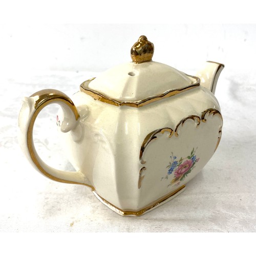 599 - Sadler cube teapot