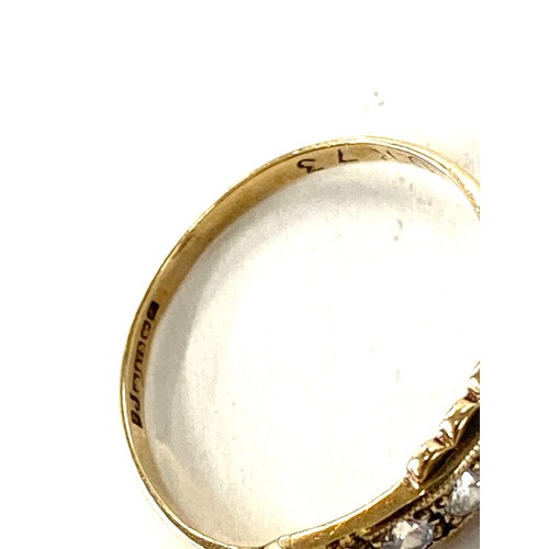 611 - 9ct gold ring set with 5 stones, ring size M, approximate weight: 1g