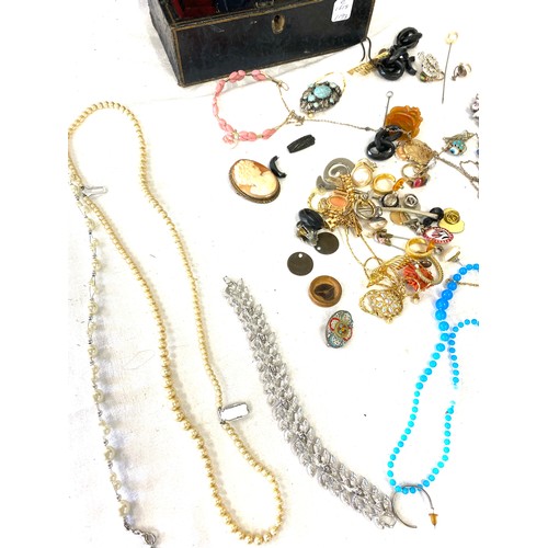 591 - Selection of vintage and later ladies costume jewellery