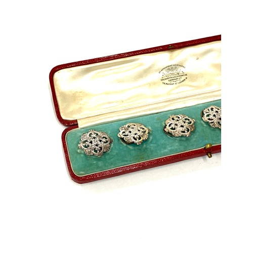 579 - Cased set of six silver buttons by Goldsmith and Silversmith. Silver hallmarks for London 1905