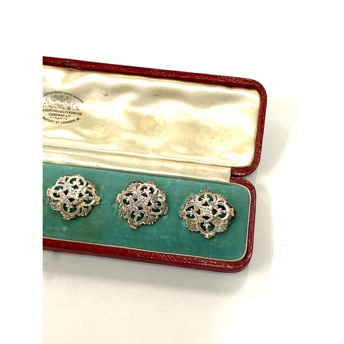 579 - Cased set of six silver buttons by Goldsmith and Silversmith. Silver hallmarks for London 1905