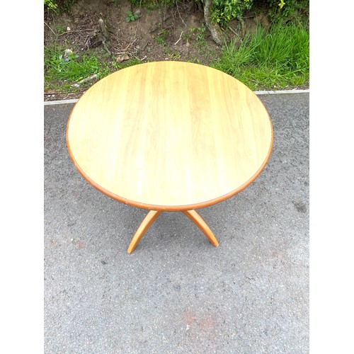 427 - Heavy vintage pine circular table, measures approx 4 legged 29