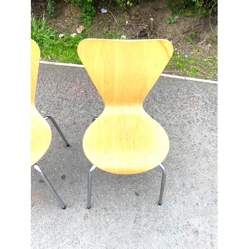 428 - A pair of bent plywood 1970s chrome legged chairs