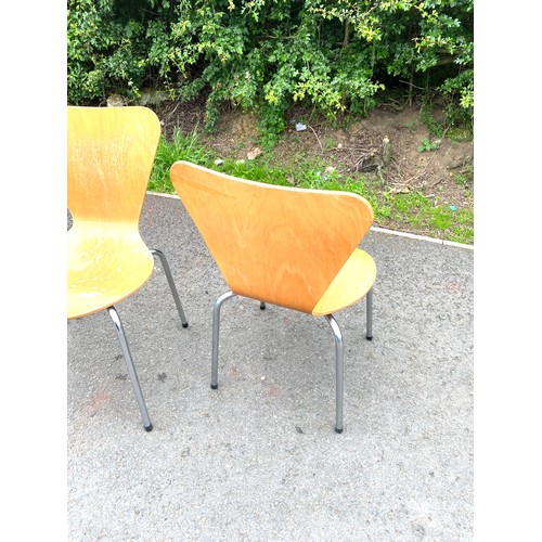 428 - A pair of bent plywood 1970s chrome legged chairs