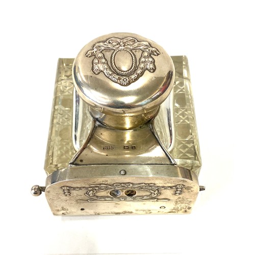 589 - Silver inkwell calander, calander in working order, missing calender button, approximate height 10cm... 