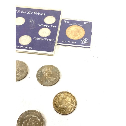 573 - Selection of commemorative coins etc