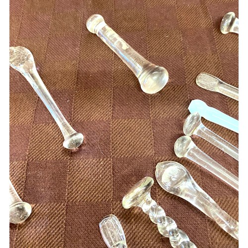 540 - Selection of 15 vintage glass cocktail stirrers