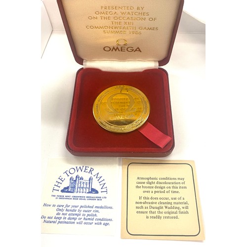 552 - Omega medal 1986 XIII Scottish commonwealth games presentation medal