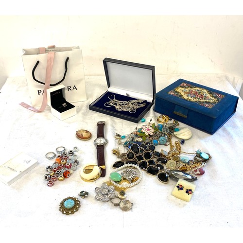 557 - Selection of silver and costume jewellery, includes Pandora etc