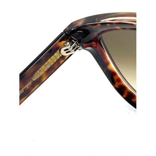 479 - Valentino Garavani tortoiseshell cat eye sunglasses - Brown