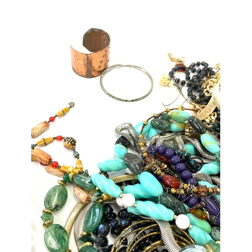 519 - Selection of vintage and later costume jewellery