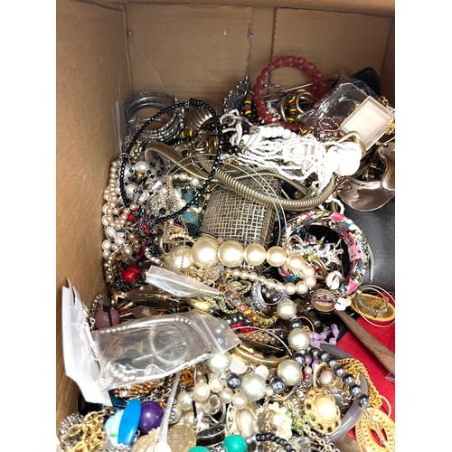 205 - Large selection of assorted ladies costume jewellery