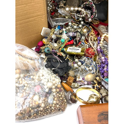 205 - Large selection of assorted ladies costume jewellery