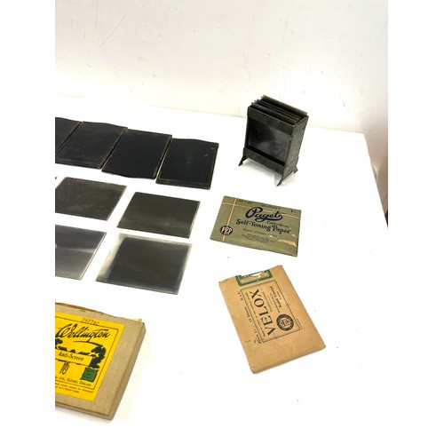 128 - Selection of old photography slides etc