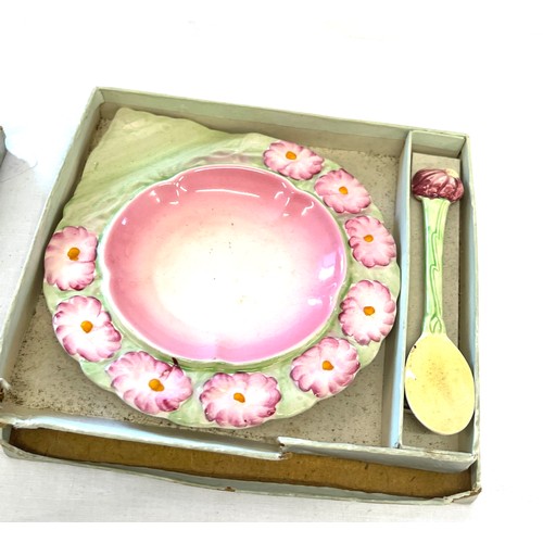 105 - Beswick vintage flower design dish bowl 628 and 603, with spoon and knife in original boxes