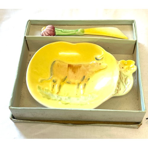 105 - Beswick vintage flower design dish bowl 628 and 603, with spoon and knife in original boxes