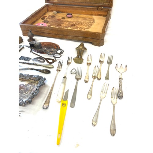 138 - Selection of collectable items to include cutlery, brass figure, wooden box etc