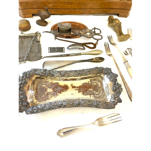 138 - Selection of collectable items to include cutlery, brass figure, wooden box etc