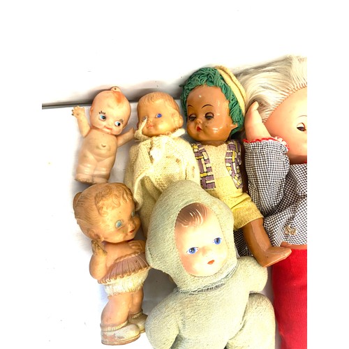 268 - Selection of vintage and later dolls