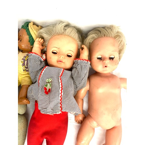 268 - Selection of vintage and later dolls