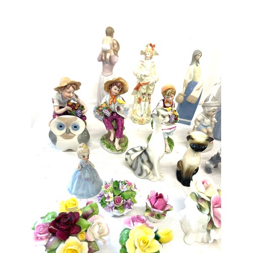 175 - Selection of collectable pottery pieces to include Royal Doulton, Royal Adderley etc, some posy bask... 