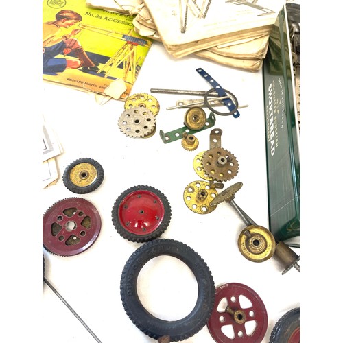 75 - Selection of vintage meccano pieces