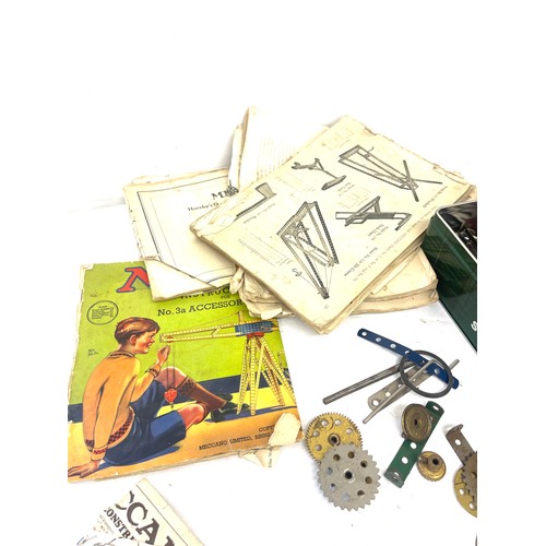 75 - Selection of vintage meccano pieces