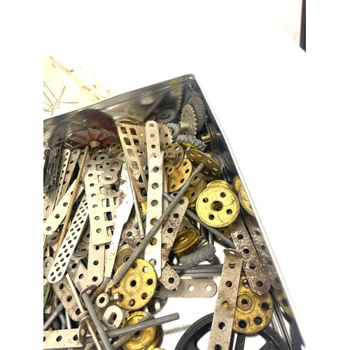 75 - Selection of vintage meccano pieces