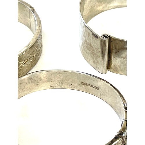 514A - 3 Silver hallmarked silver bangles, approximate total weight 90g