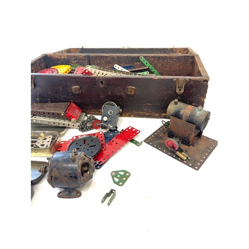 285 - Vintage wooden box with Meccano and various contents