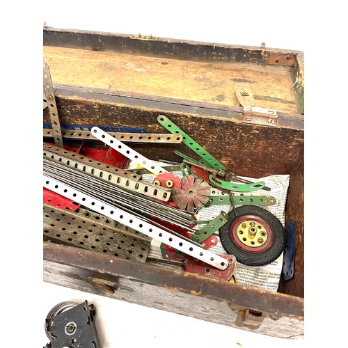 285 - Vintage wooden box with Meccano and various contents