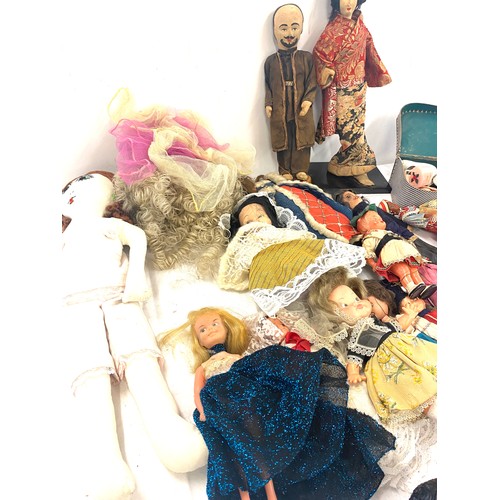 286 - Selection vintage dolls, puppets etc