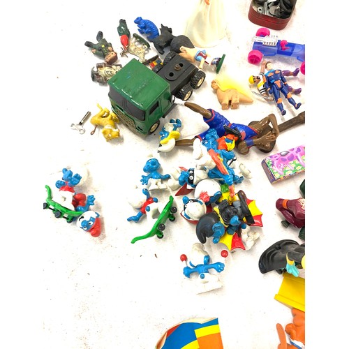 272 - Large selection of vintage and later toys to include Disney etc