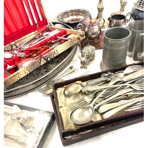 207 - Selection of plated ware and pewter to include candlesticks, tankards, tray etc