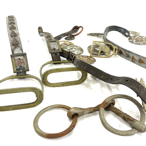 382 - Selection vintage brass pieces to include martingales, horse bit and stirrups