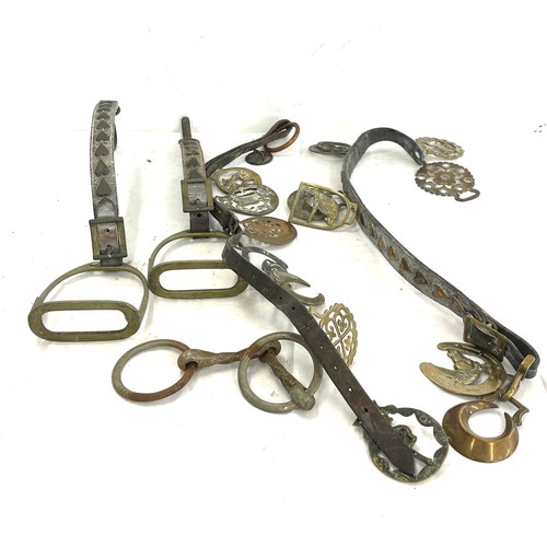 382 - Selection vintage brass pieces to include martingales, horse bit and stirrups