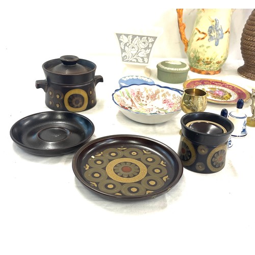 263 - Selection of collectable pottery to include, Oriental signed bowl, Limoges small plates, Wedgwood et... 