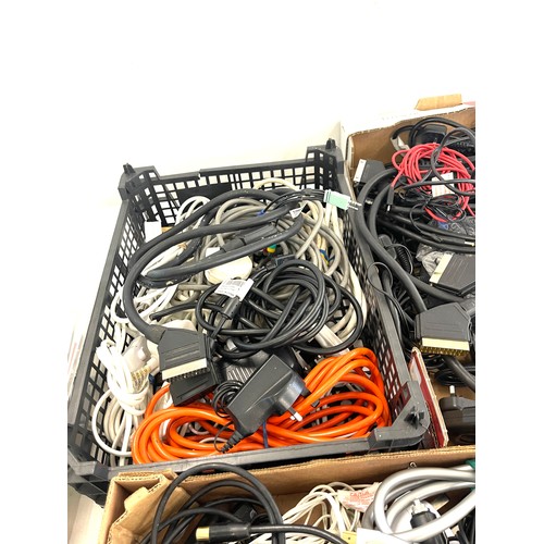 262 - Large selection of electrical cables, scart etc